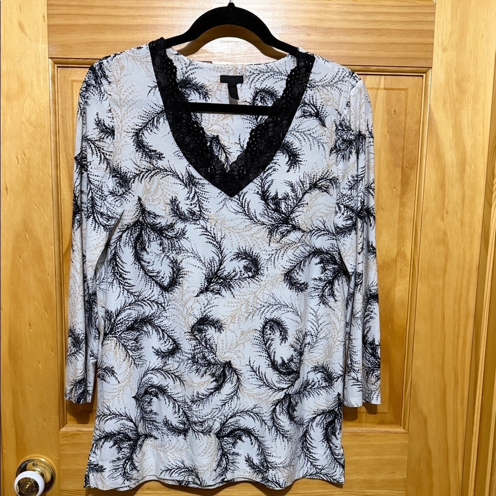 Soma White V-Neck Long Sleeve Small Top with Black Lace Trim & Feather Design.